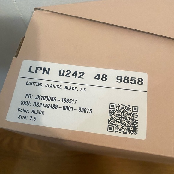 NWT Clarice Cut-Out Lug sole boot 7.5 - Picture 11 of 13